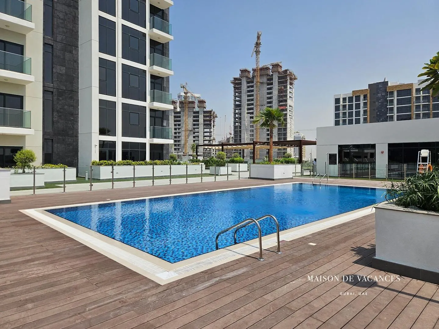 Apartment Nomad Corner Studio Pool View Dubai United Arab Emirates